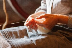 wolle-fuer-babys-geschichte-stricken